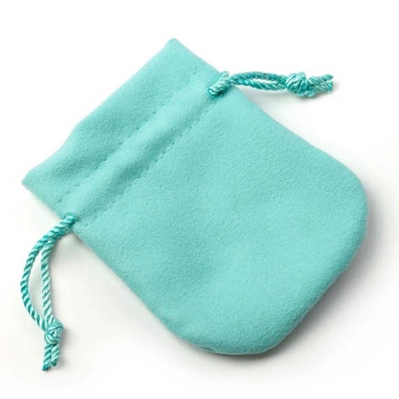 ✨Dainty Pearl Ring✨ - Picture 3 of 4